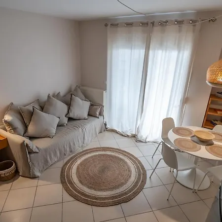 Elia Family Apartament *